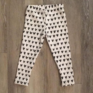 Leggings in White with Black Hearts